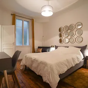 Apartamento Large Flat At 2 Steps From The Eiffel Tower, París